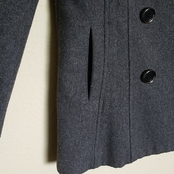 Guess Women's Jacket, Size S. - Picture 4 of 7